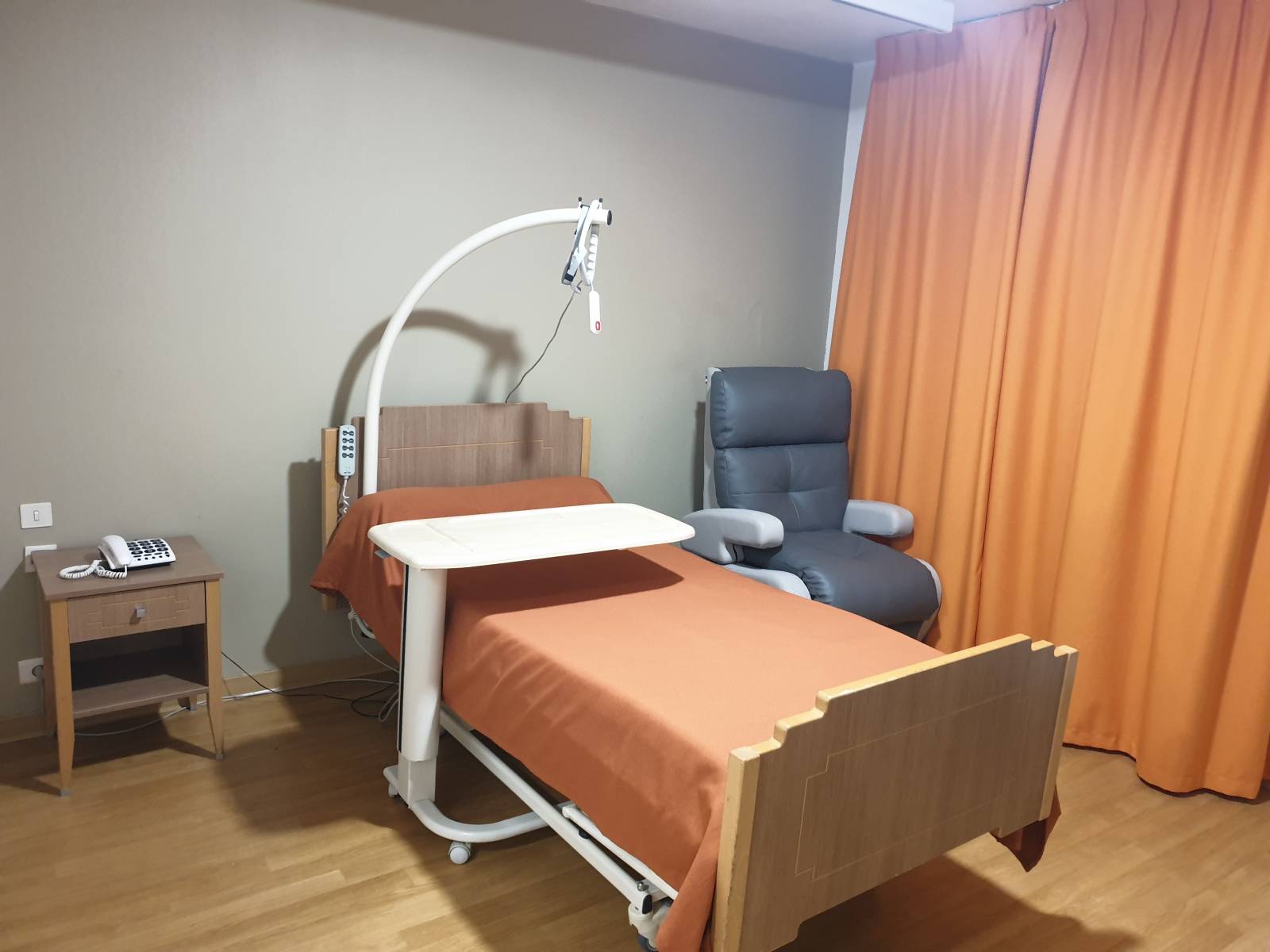 Notre EHPAD au cœur du village de  Saint Martin de Valgalgues dispose de chambres spacieuses et confortables pour personnes âgées