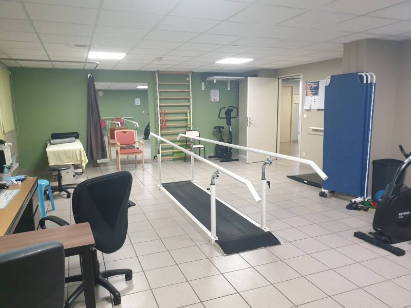 Dans notre Ehpad les Magnans situé dans le Gard proche d'Alès 30100,Des professionnels de santé apportent des soins adaptés aux résidents