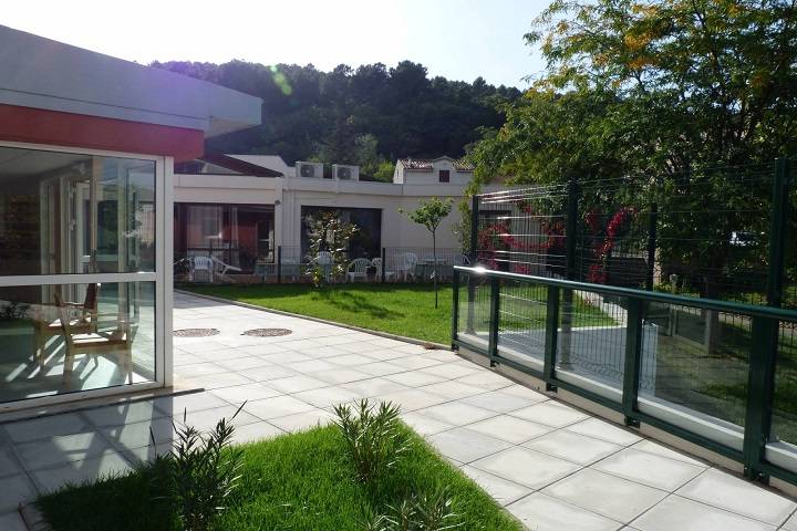 Dans le village de Saint-Martin de Valgalgues aux pieds des Cévennes dans le Gard (30 ) une maison de retraite familiale